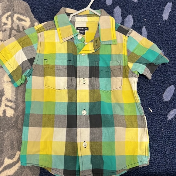 Great condition a lot of size 2 dress shirts gap and Gymboree - Picture 2 of 5
